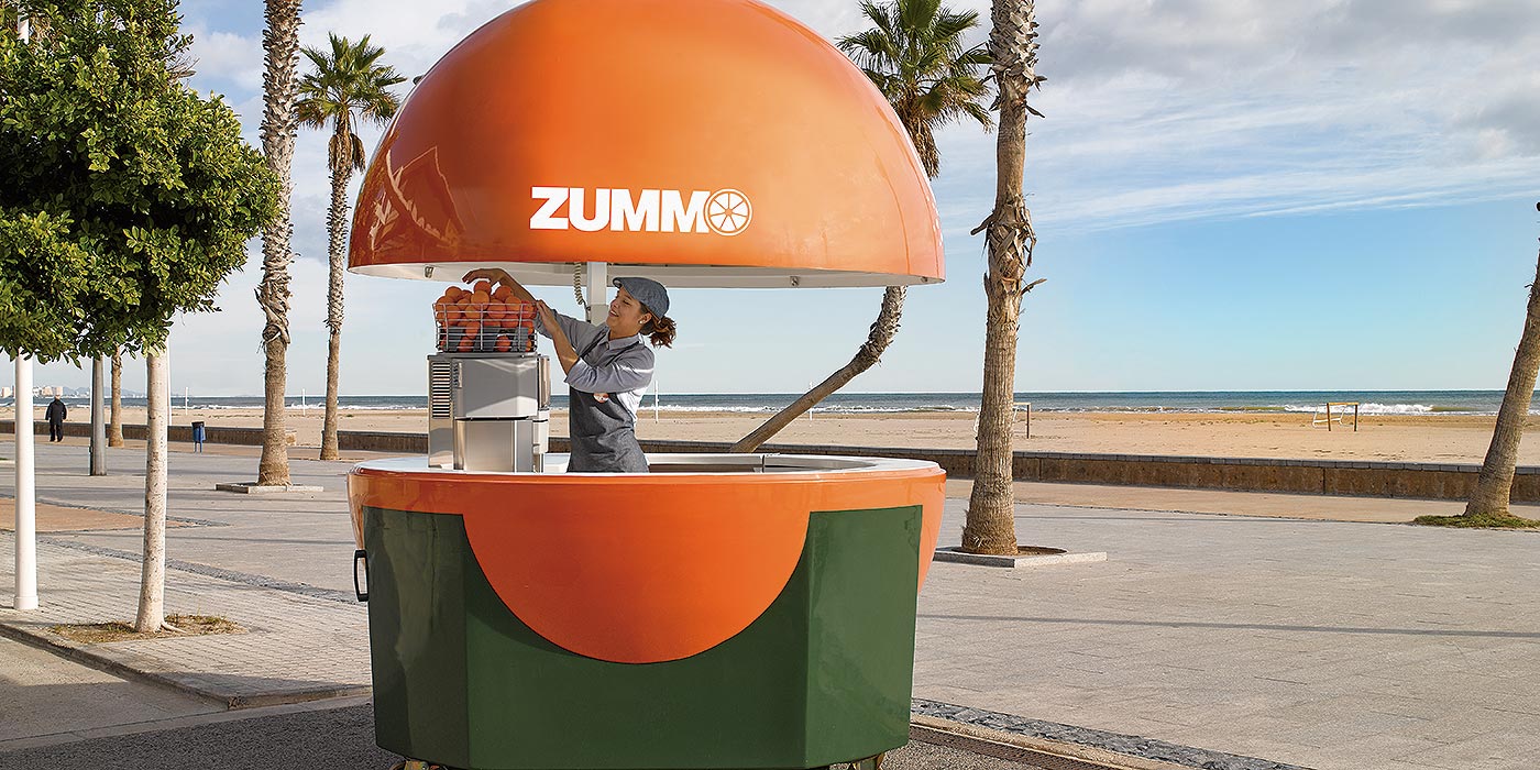 Kiosk Zummo per la vendita di spremute di arancia fresche in strada